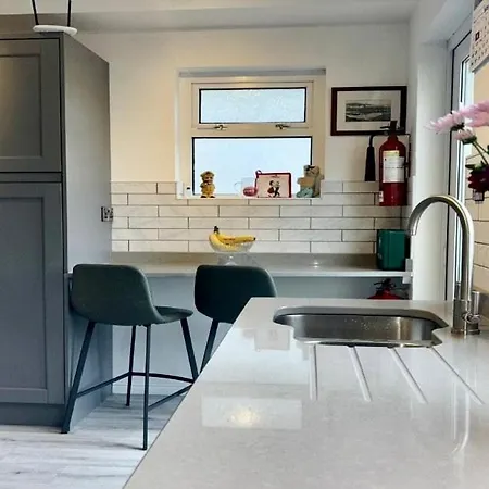 White Heather 3 Bed Town Holiday home *